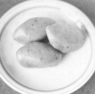 Yomogi Mochi (mugwort rice cake)