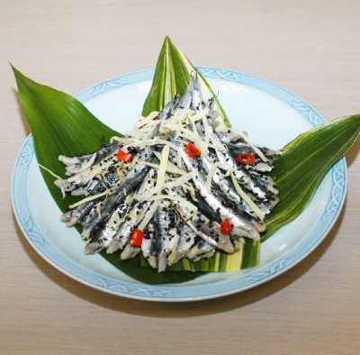 Sardine marinated with sesame